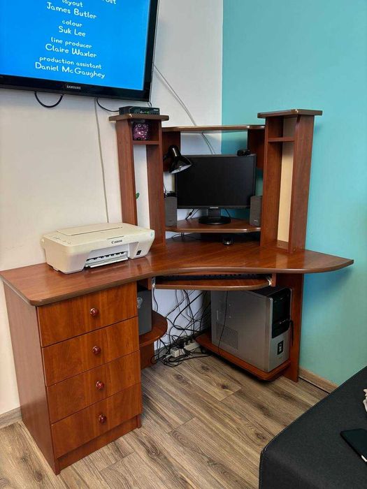 Продам стіл кутовий для комп'ютера