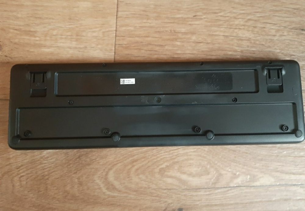 Продам новую беспроводную клавиатуру без адаптера Logitech K220