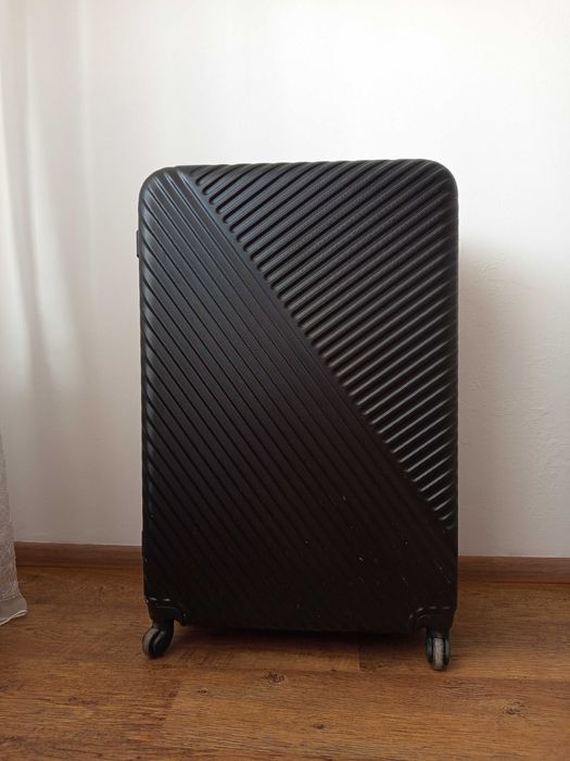 Валіза / чемодан дорожний чорний, 4 колеса