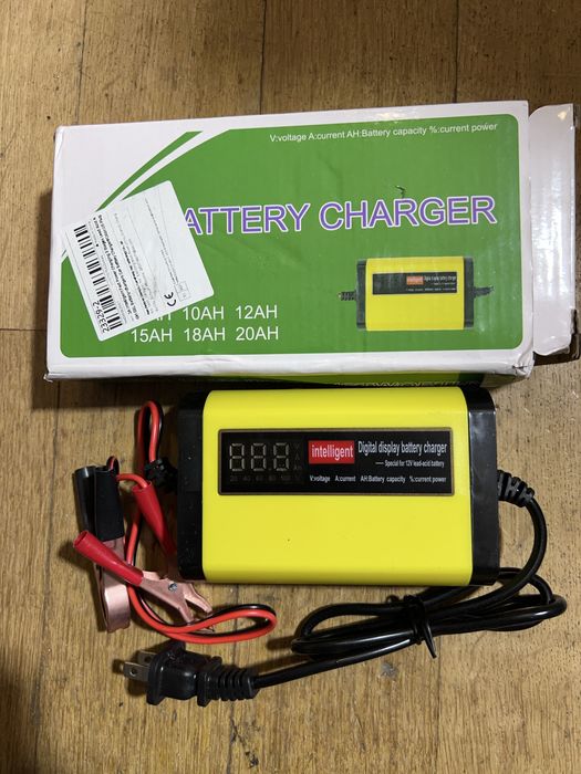 Carregador de Bateria Inteligente 12V 2A - Ecrã Digital LCD - NOVO