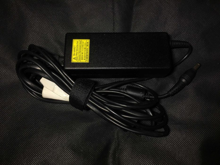 Carregador de portátil TOSHIBA PA3715U-1ACA