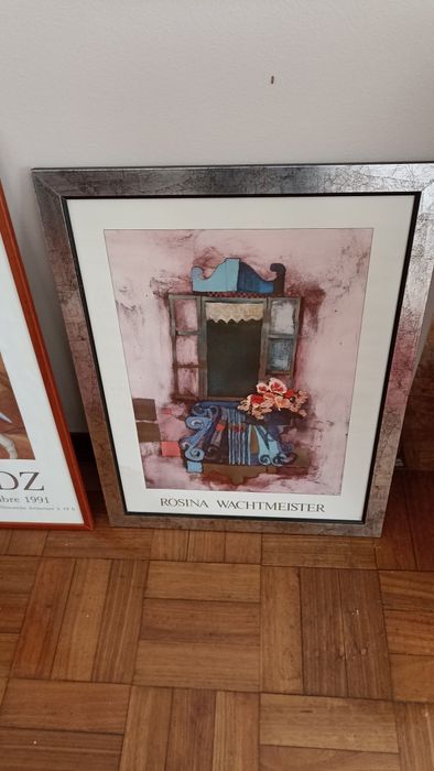 Dois quadros  emoldurados de estampas