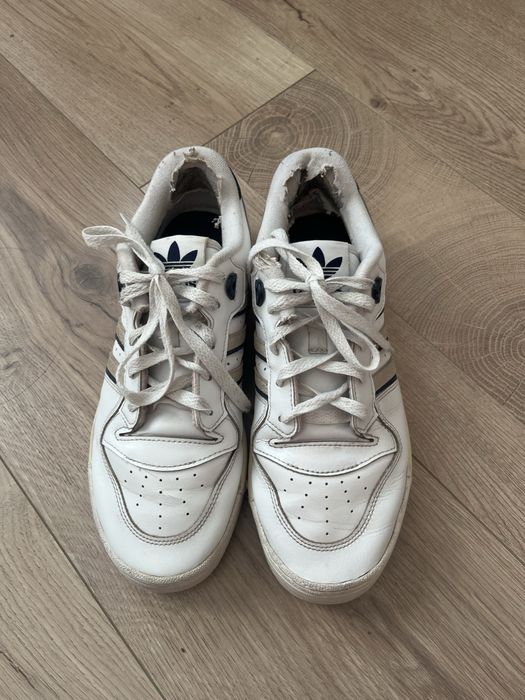 Adidas rivalry low white