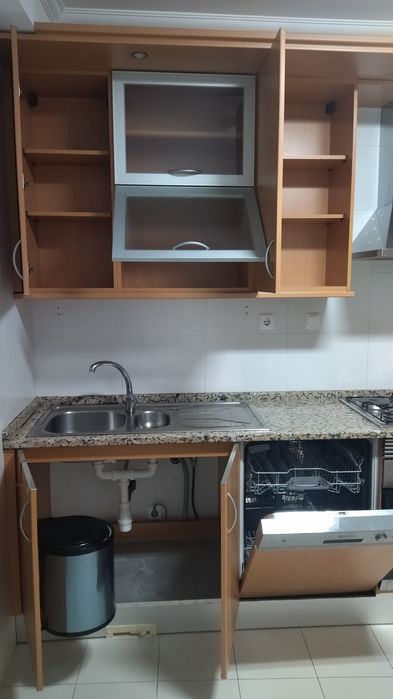 Cozinha completa com eletrodomésticos