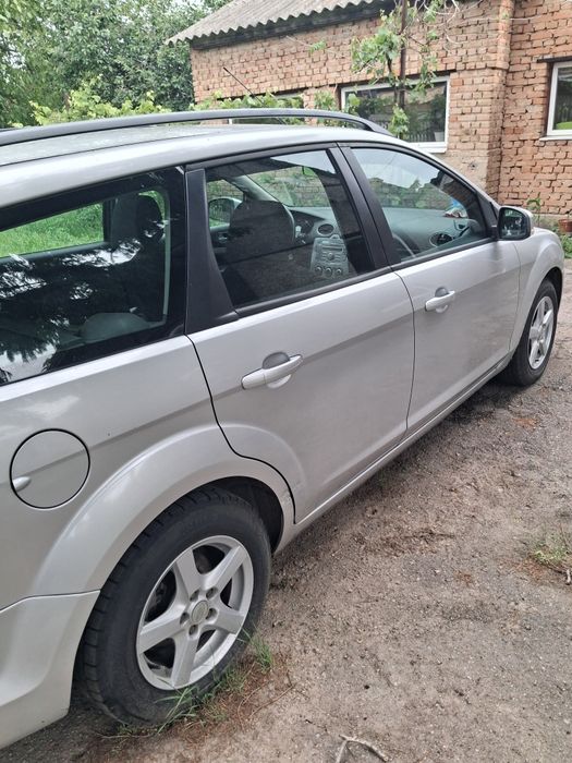 FORD Focus 1.6 бензин
