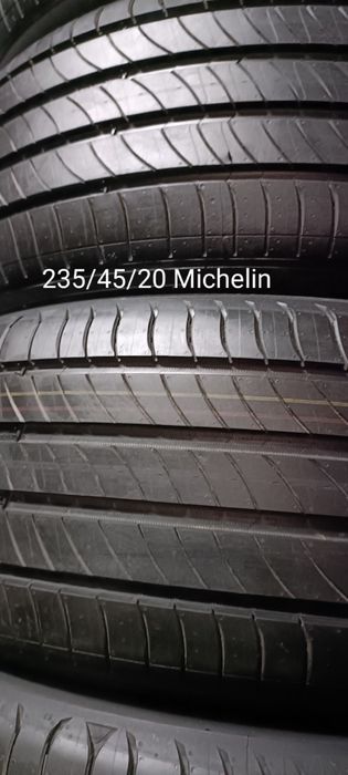 Pneus 235/45/20 (jogo completo)