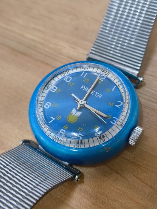 Наручниий годинник ракета. Наручные часы ракета школьные, ссср