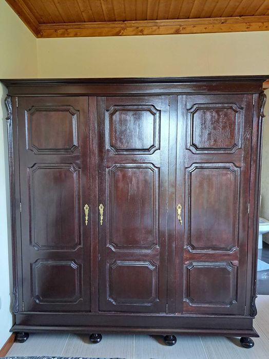 Quarto Completo em Madeira Maciça Antigo