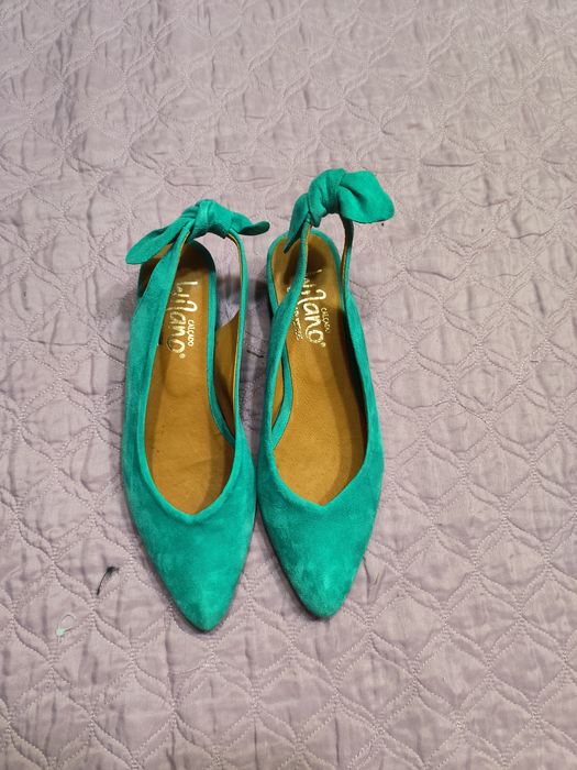 Sapatos com salto pequeno