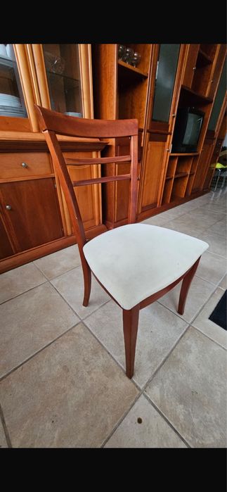 Mesa de sala com cadeiras