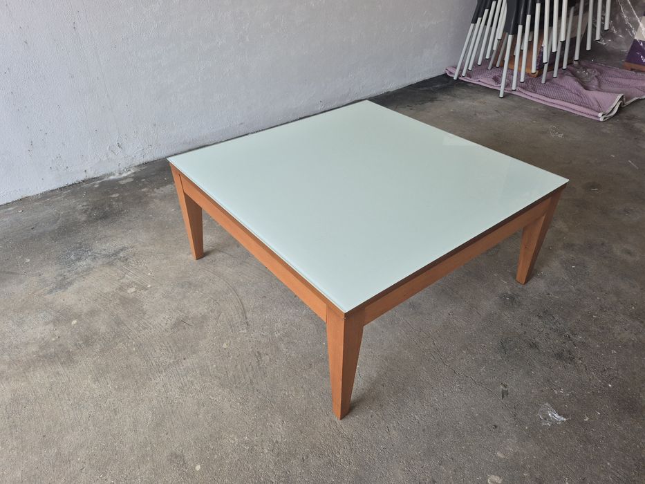 Mesa de Centro em cerejeira com tampo em vidro