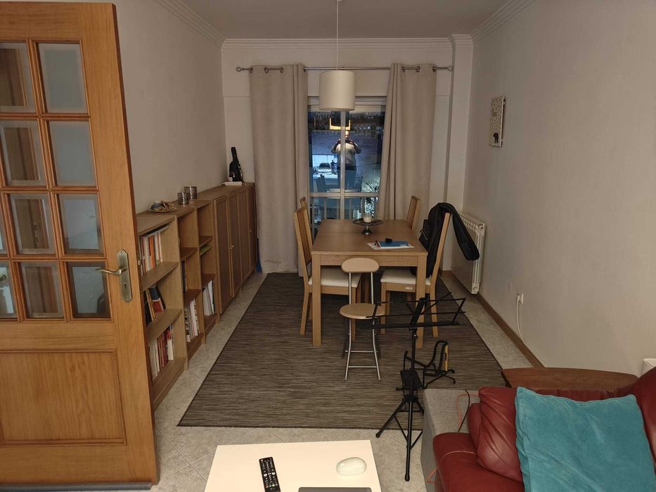 Arrenda-se T2 ( a partir de Julho) com Arrecadação – Excelente Localização (Torre da Marinha/ Seixal)