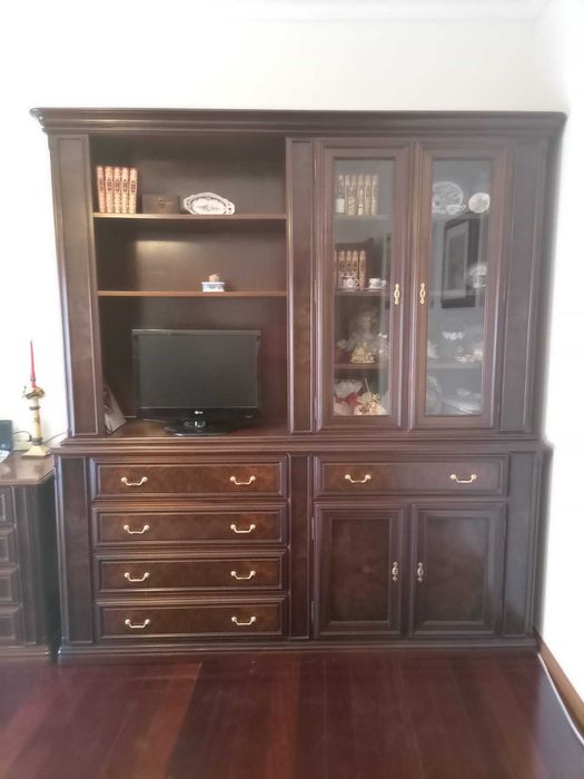 Secretária e estante/móvel TV com vitrine