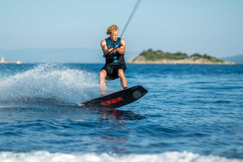 DESKA WAKEBOARD ZESTAW -Logo Wakeboard 138 & Maze Bindings Package  64 – 94 kg   eu 40 – 46