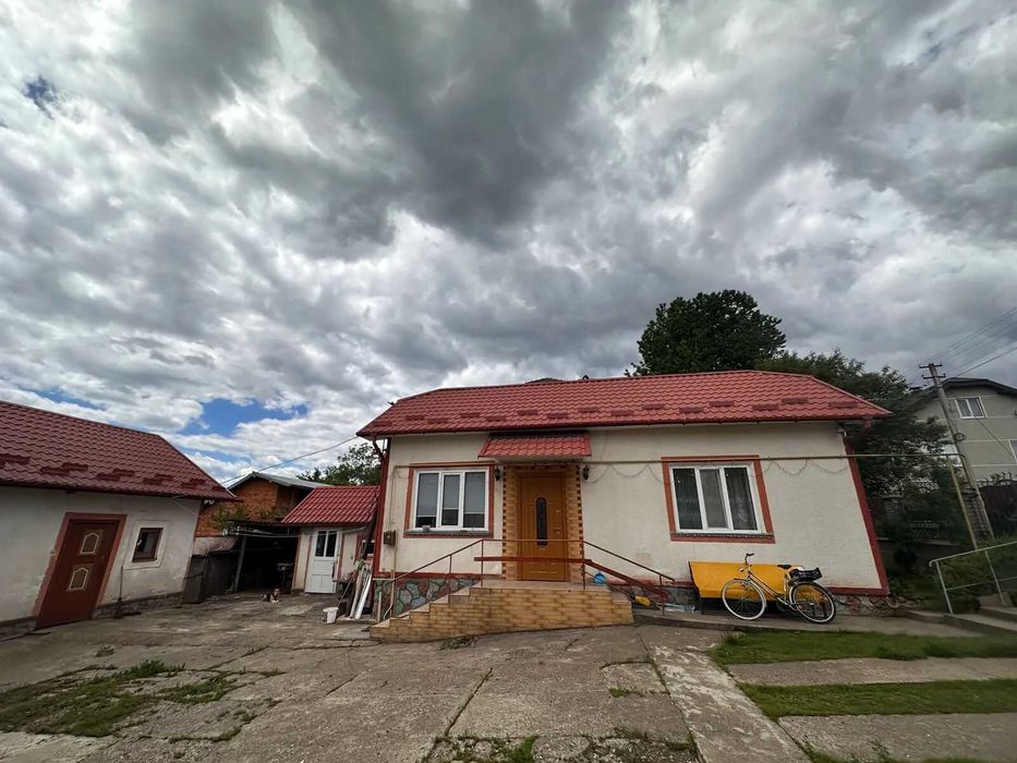 Продається затишний півтораповерховий будинок у с. Ганусівка — всього 15 км від Івано-Франківська