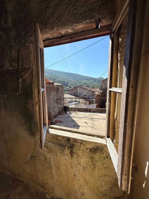 Moradia T3 p/ Reconstrução na Trémoa – Coimbra / Metro Mondego