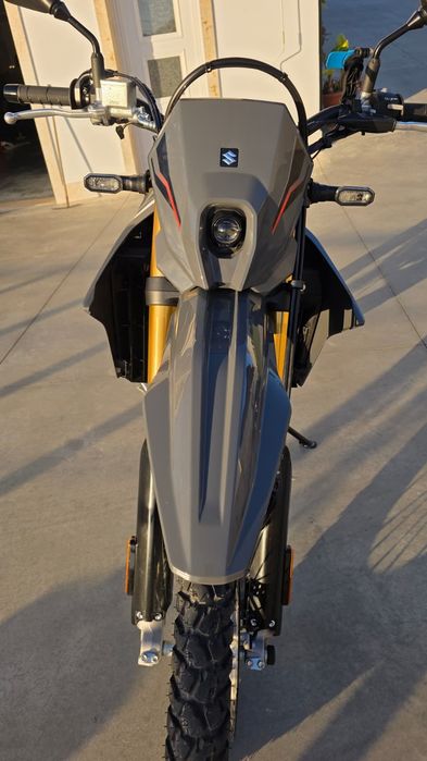 Suzuki DR-Z4S  2025