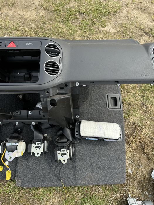 Konsola deska rozdzielcza vw golf 6 plus pasy poduszki