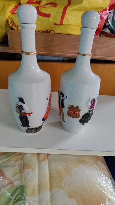 Estatuetas  decorativas  em Cerâmica e Porcelana Fina