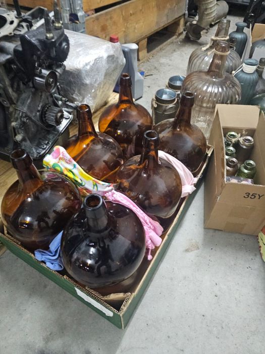 Jarras/garrafões de vidro e cestos para decoração