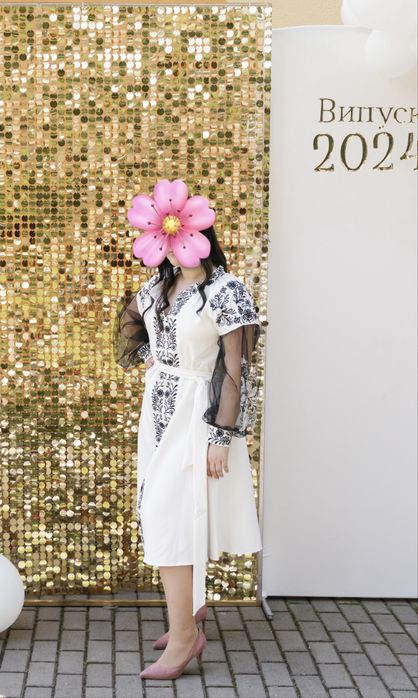 Продам вишите плаття ( одягала один раз на випускний)