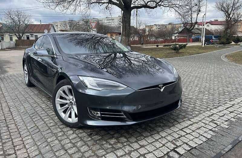 Tesla Model S 2018