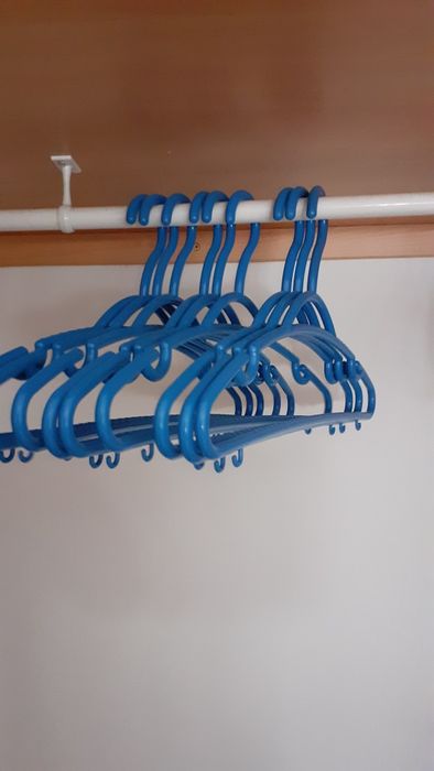 Various Plastic Hangers64285394924035123
