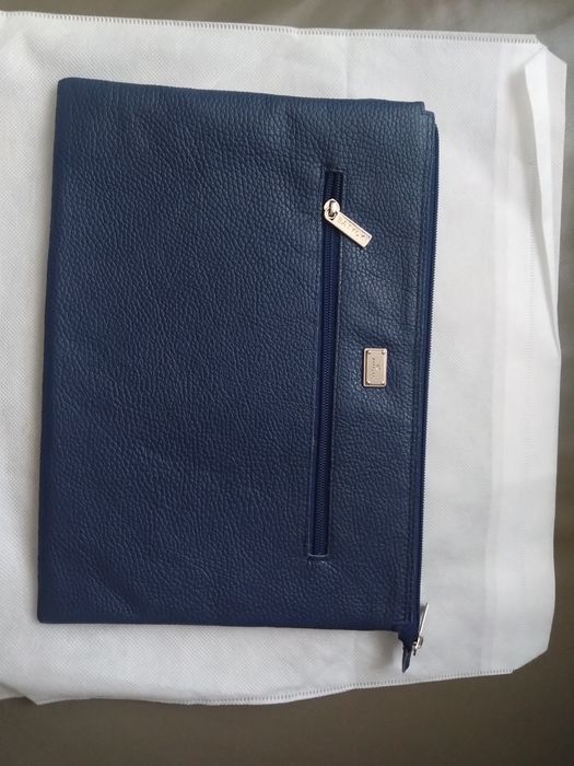 Granatowe etui na tablet Batycki
