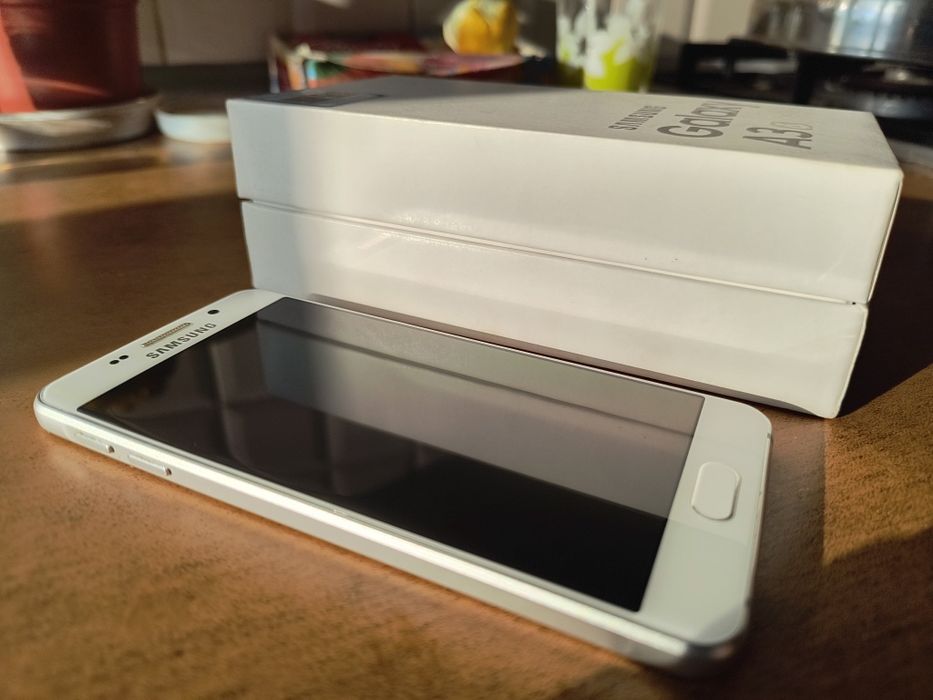 Телефон Samsung Galaxy A3