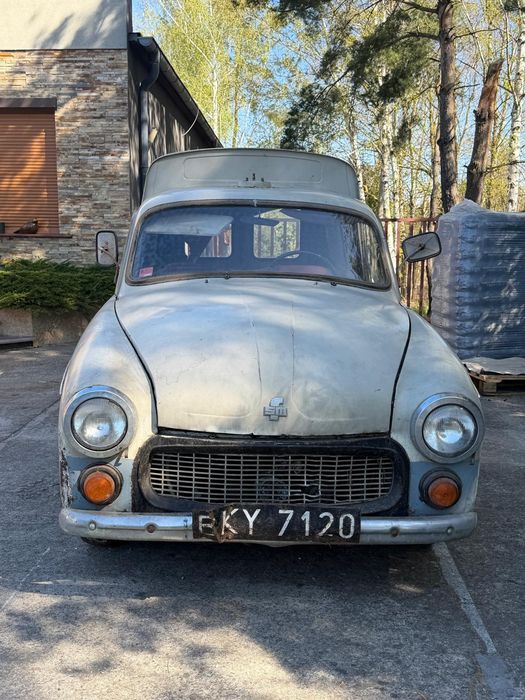 Syrena bosto do renowacji odpala jezdzi