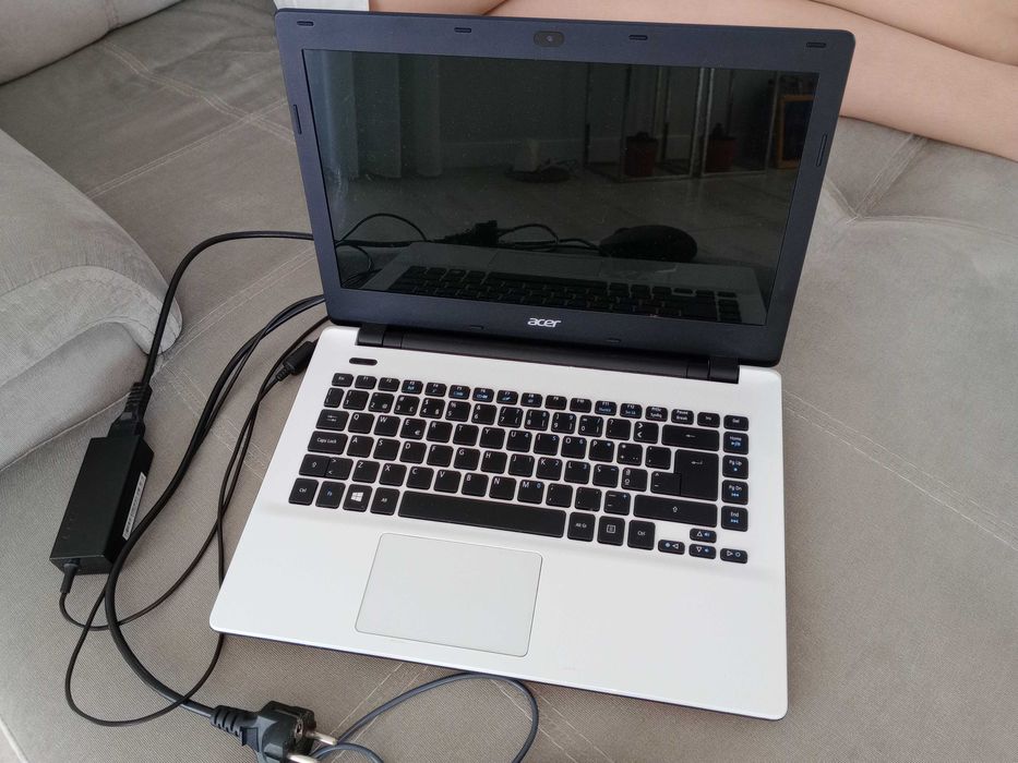 Computador ACER branco