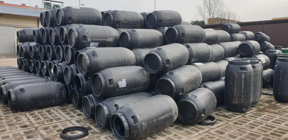 beczki plastikowe 250 l  z certfikatem