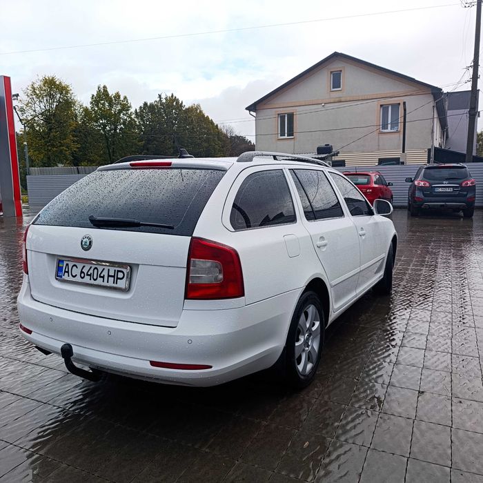 Продаю автомобіль Skoda 1.8 бензин