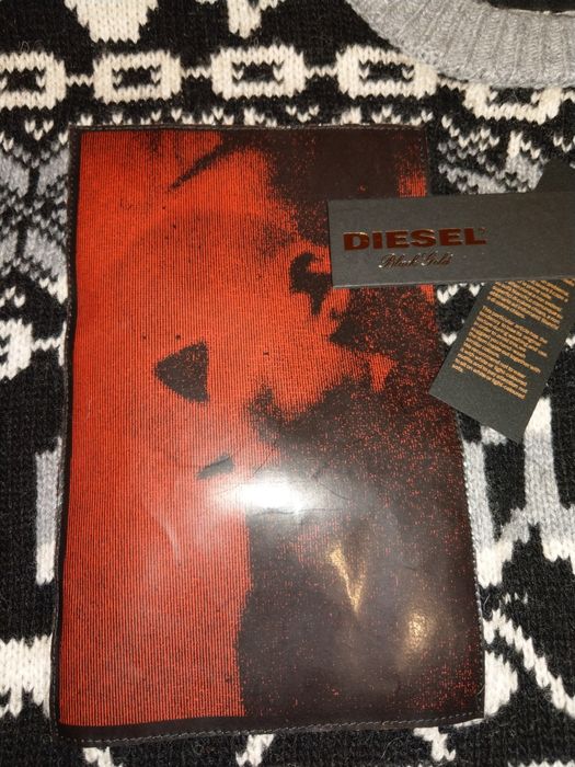 Piękny swetr męski Diesel Black Gold.
