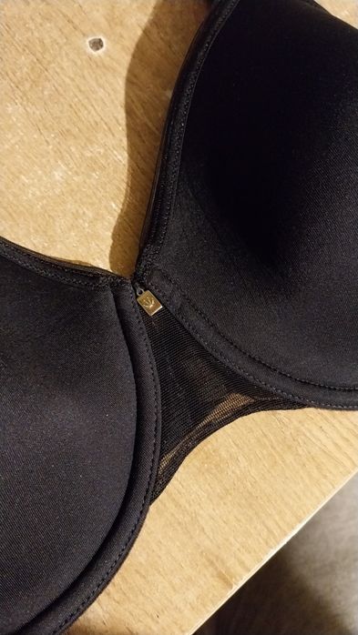 Biustonosz Triumph czarny 80D