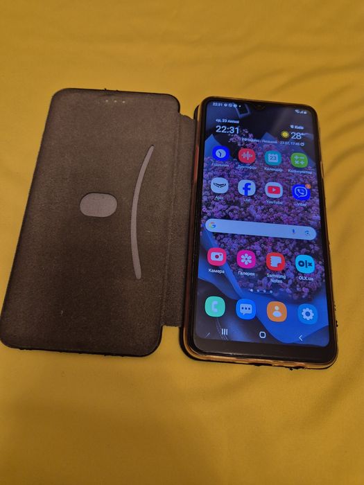 Телефон Samsung Galaxy A20s червоного кольору