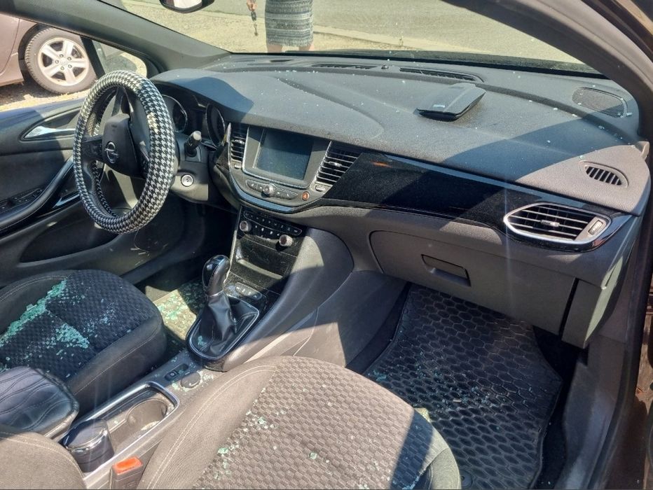 Opel Astra 1.6 biturbo uszkodzony  lewy przód