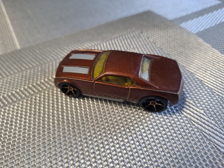 Hot wheels model samochodu skala 1:64