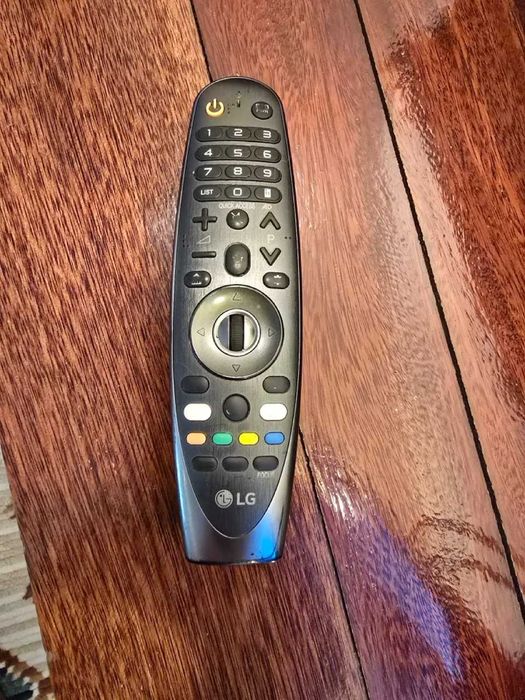 TV LG OLED B8 55 polegadas com sinais de desgaste (ver descrição)