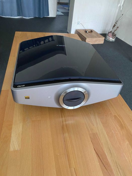 Projektor Sony Bravia VPL-VW200