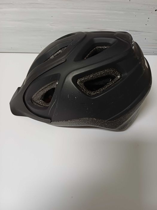 Capacete de ciclismo marca Rockrider preto