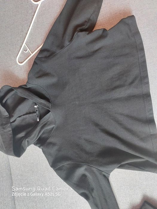 Sprzedam krótką bluzę.