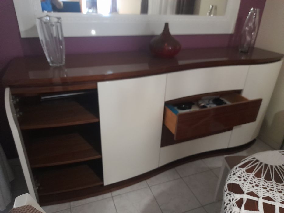 Aparador com 2,30x1,00x 0,60 cm