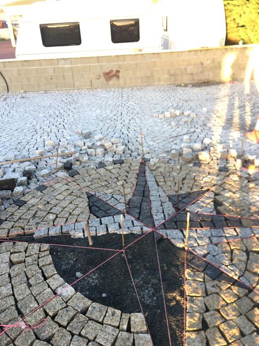Calçada  portuguesa   lancil pave .porto ,lisboa,faro
