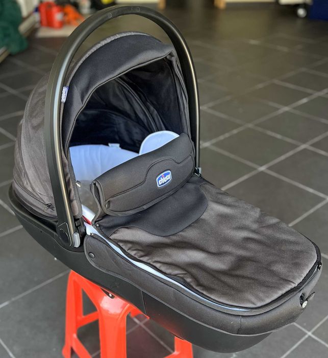 Alcofa Chicco com Kit Car incluído