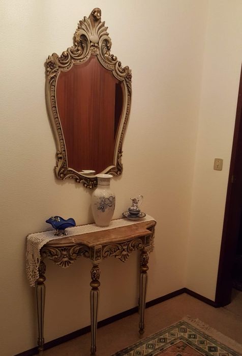 Aparador de entrada com espelho em muito bom estado de conservação