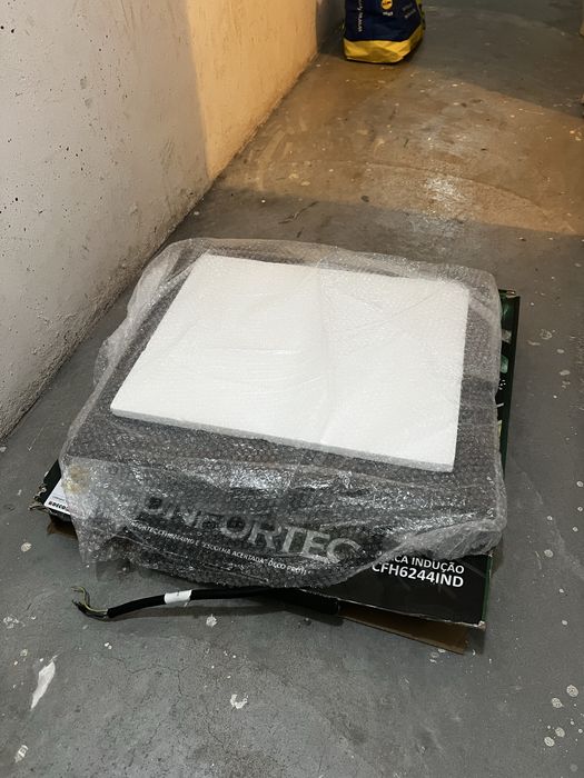 Placa de Indução Confortec 4 Zonas 6800W - Como Nova c/ Caixa