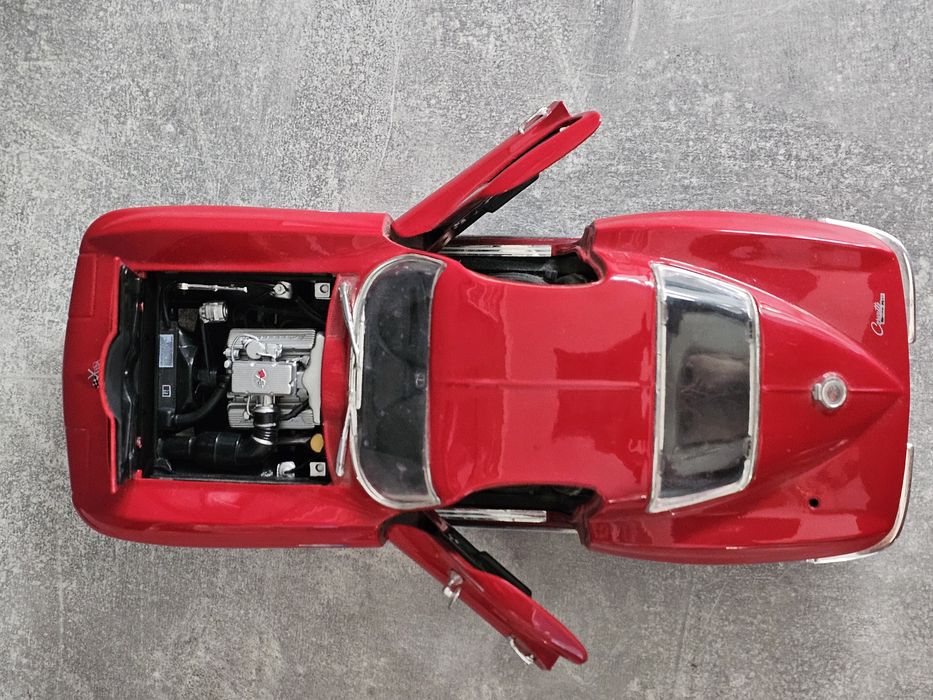 Maisto- Chevrolet - corvette COUPE 2-DOOR 1965