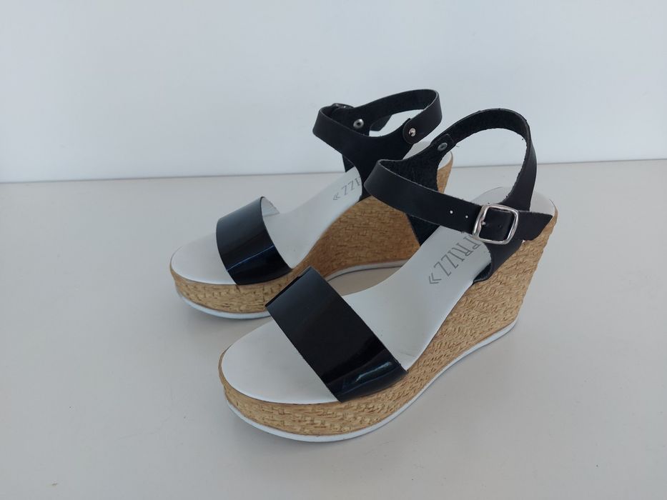 Buty sandały na koturnie Le Sprizz w rozmiarze 36