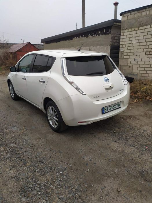 Nissan leaf 2014 рік 24 kwt